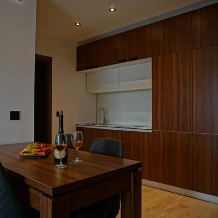 & Zoned Отель 4*