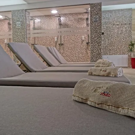 & Zoned Отель 4*