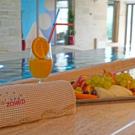 & Zoned Отель 4*